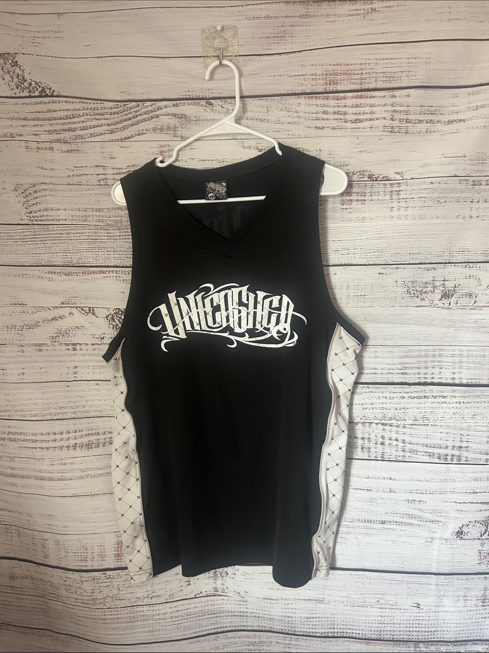 Men unleashed black and white tank top size large